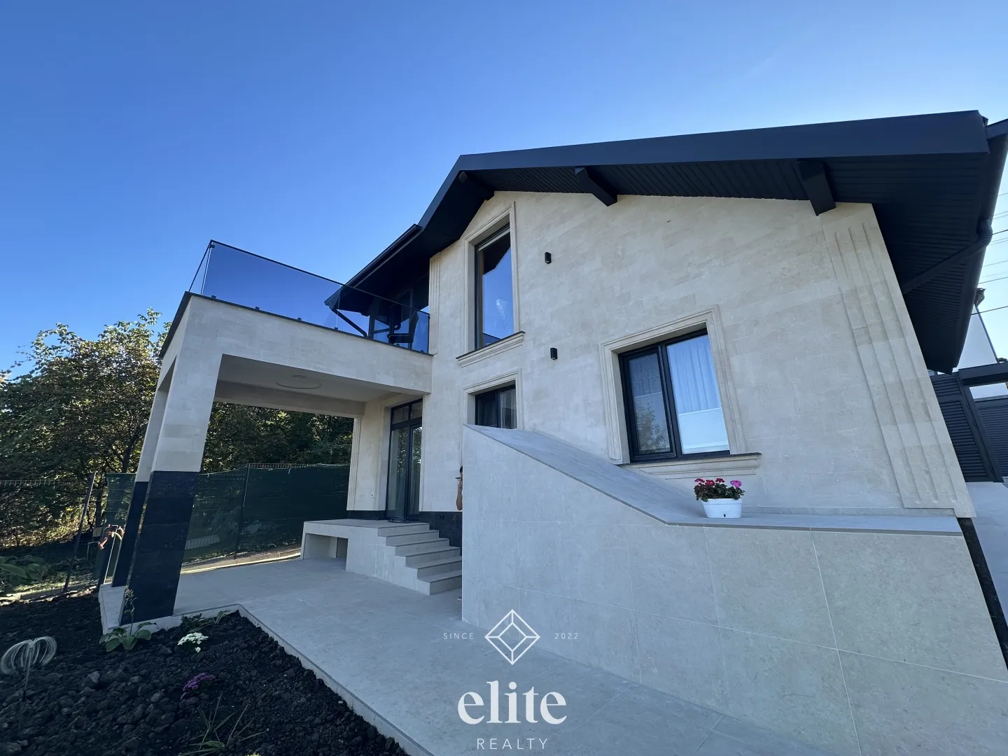 2-floor house, 2 rooms, 140 m² — Image 1