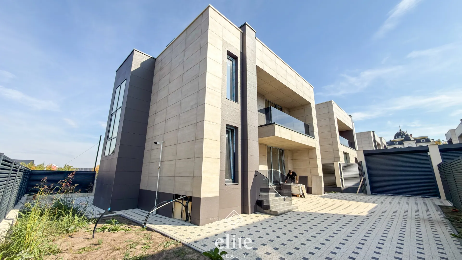 2-этажный дом, 4 комнаты, 220 м² — Изображение 1