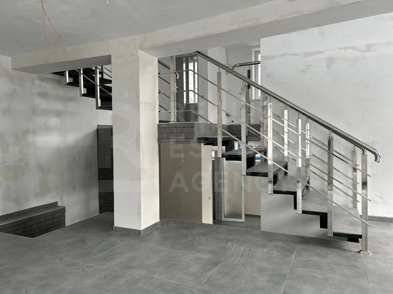 Spațiu comercial, 136 m² — Imagine 2