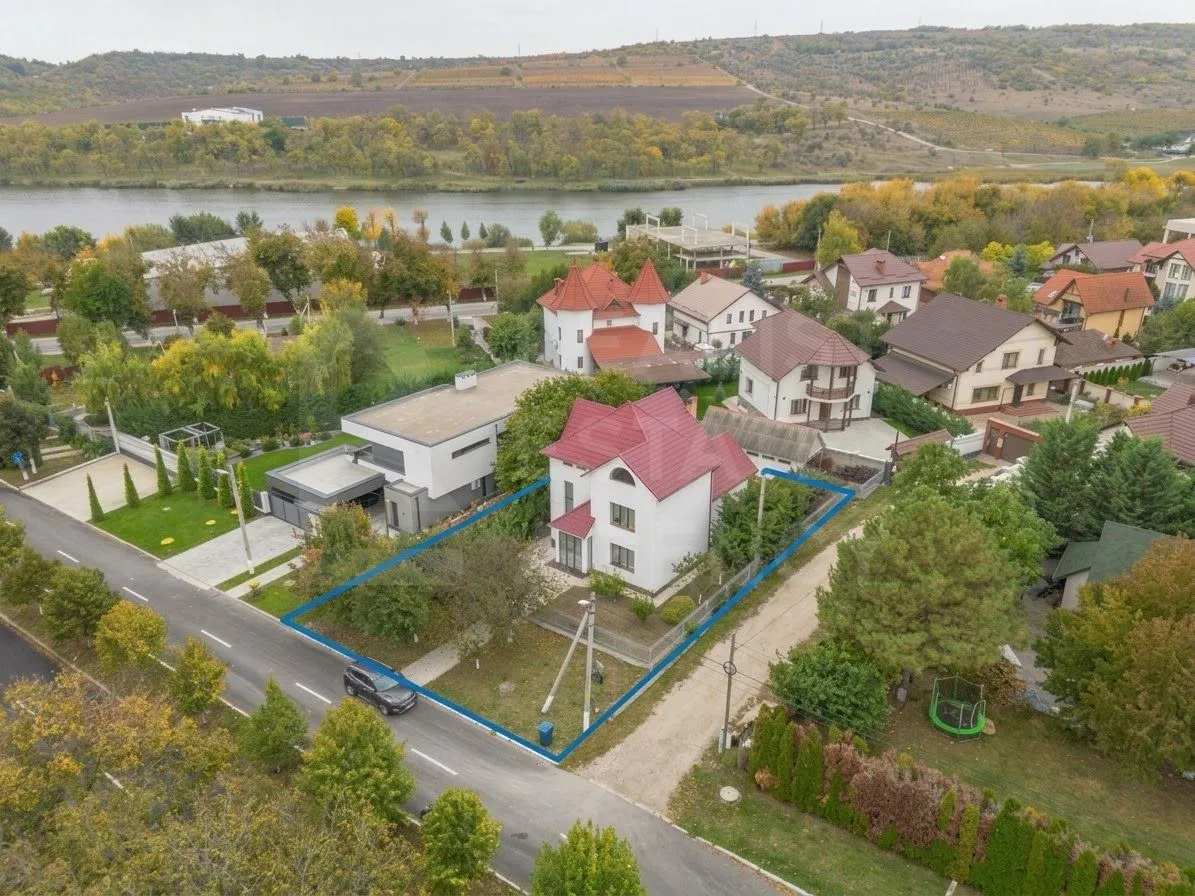 2-этажный дом, 4 комнаты, 190 м² — Изображение 1