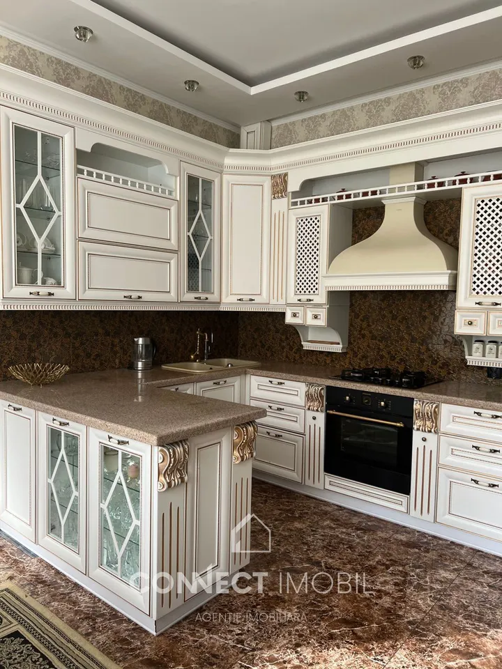 3-этажный дом, 4 комнаты, 340 м² — Изображение 2