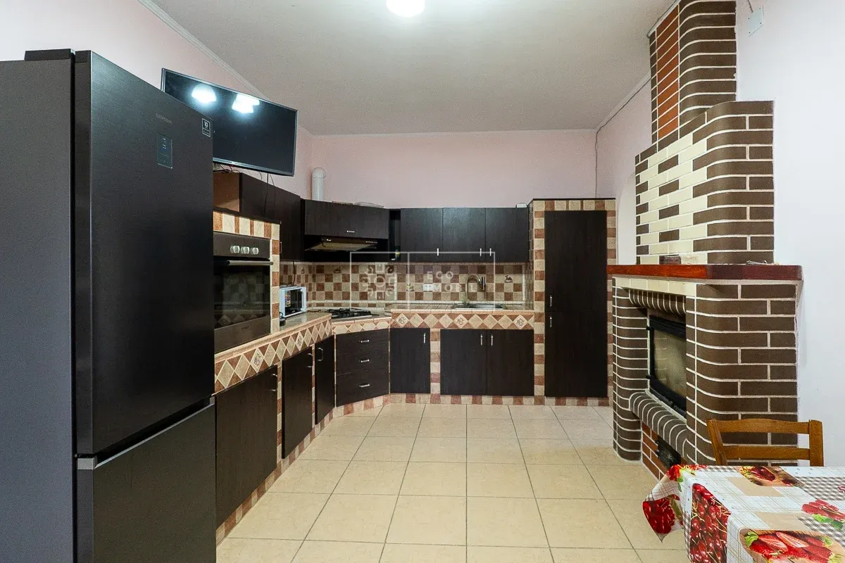 2-этажный дом, 3 комнаты, 223 м² — Изображение 2