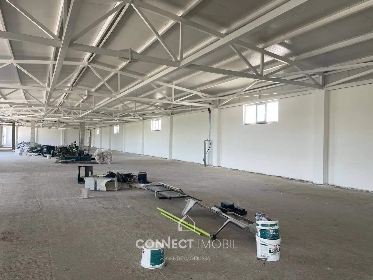 Free-purpose property, 2 300 m² — Image 1