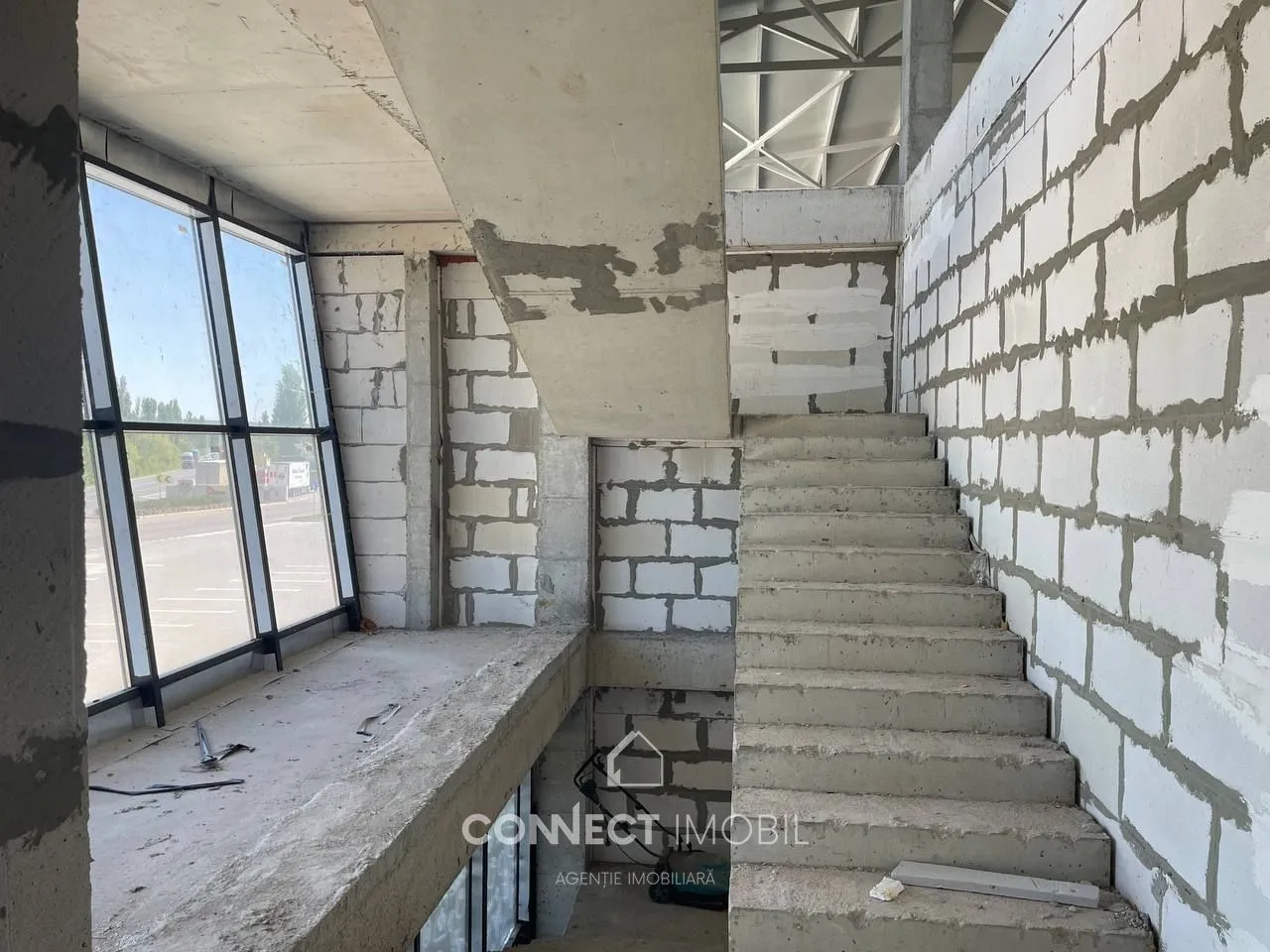 Free-purpose property, 2 300 m² — Image 2