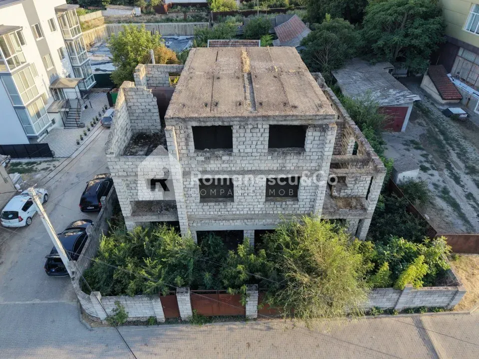 3-этажный дом, 3 комнаты, 215 м² — Изображение 1
