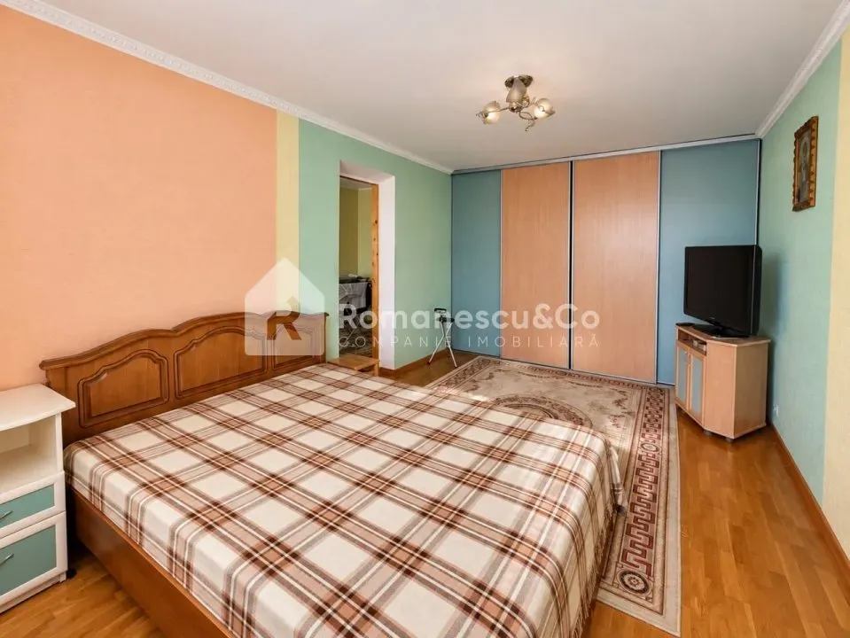3-etaje casă, 4 camere, 220 m² — Imagine 3