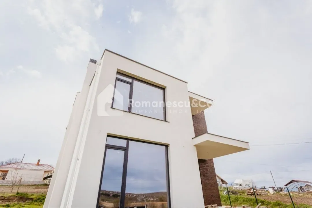 3-этажный дом, 4 комнаты, 177 м² — Изображение 1