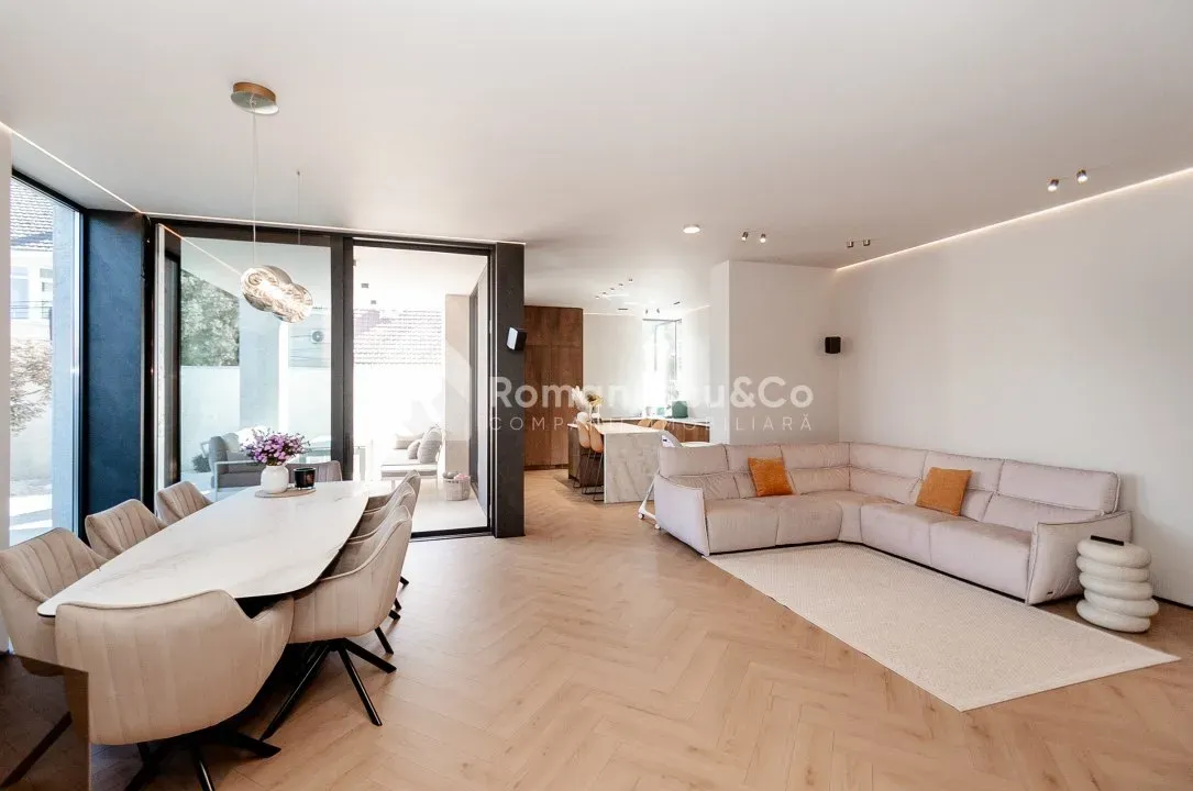 3-этажный дом, 4 комнаты, 240 м² — Изображение 2