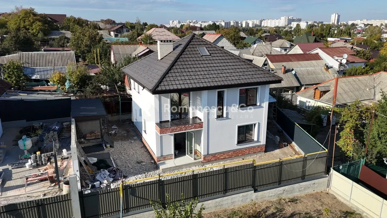 2-etaje casă, 3 camere, 150 m² — Imagine 1
