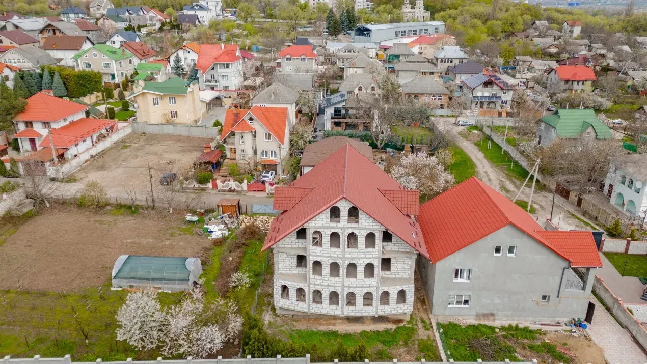 4-этажный дом, 8 комнат, 580 м² — Изображение 1
