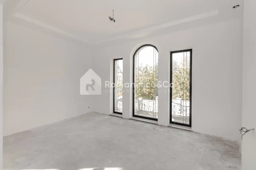 4-etaje casă, 6 camere, 350 m² — Imagine 3
