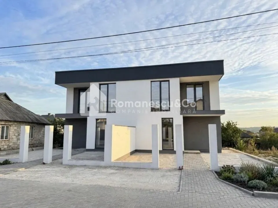 4-этажный дом, 3 комнаты, 227 м² — Изображение 1
