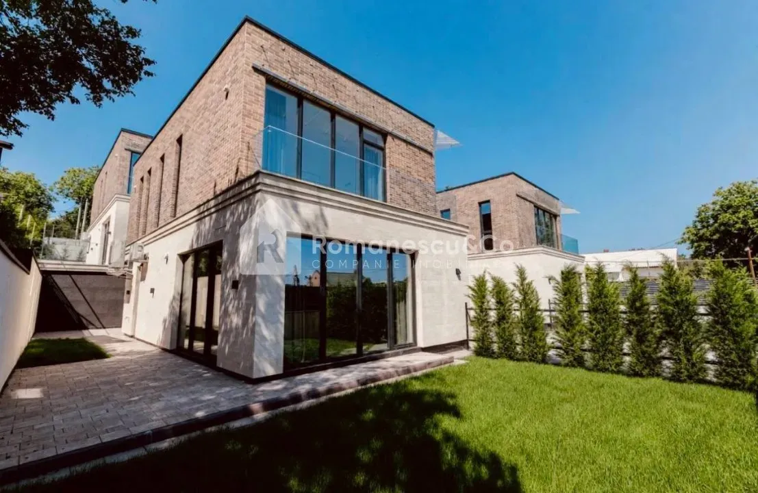 3-floor house, 4 rooms, 130 m² — Image 1